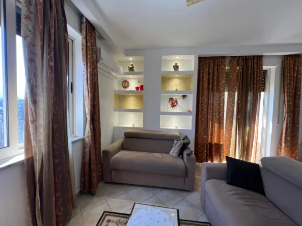 Tirane, jepet me qera apartament 2+1 Kati 10, 140 m² 700 € 