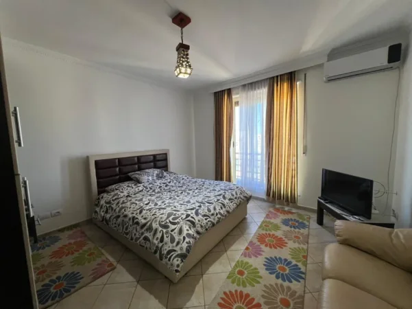 Tirane, jepet me qera apartament 2+1 Kati 10, 140 m² 700 € 