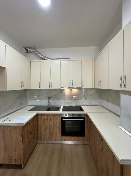 Tirane, shitet apartament 1+1 Kati 5, 65 m² (Don Bosko ,kompleksi Trio Tower)