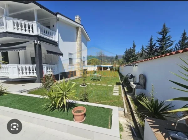 Tirane, jepet me qera Vile , 3.925 m² 3.500 € (Palma Nova, Ibe.)