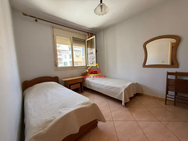 Vlore, jepet me qera apartament Kati 9, 120 m² 400 € (Bulevardi Vlorë-Skelë)