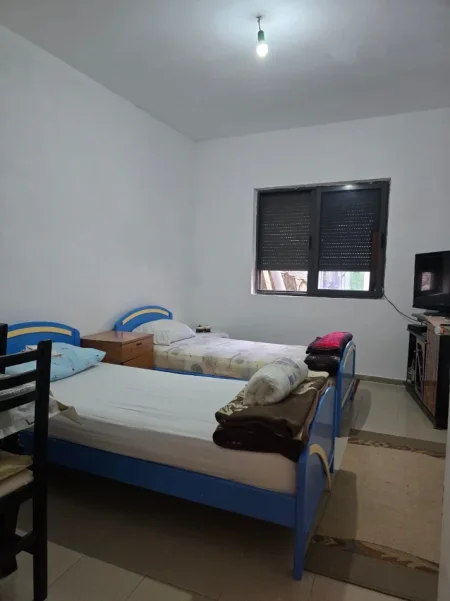 Tirane, jepet me qera apartament 1+1 , 40 m² 300 € (VASIL SHANTO)