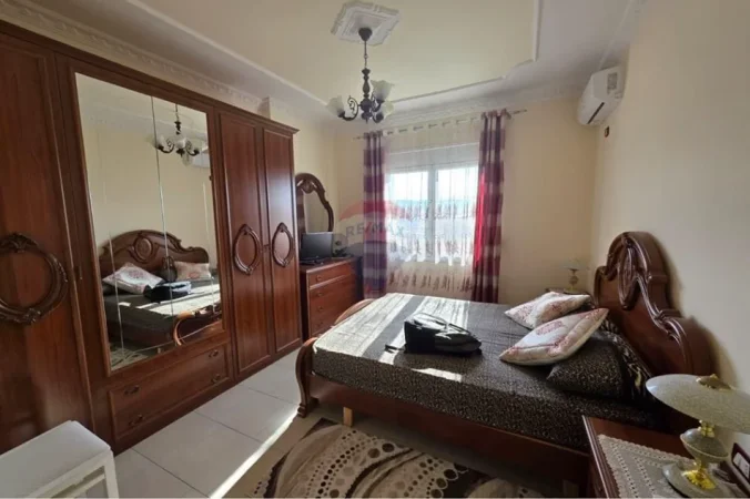 Vlore, jepet me qera apartament 2+1+Ballkon Kati 3, 105 m² 450 € (Rruga Gjergj Kastrioti (Transballkanike), Vlorë)