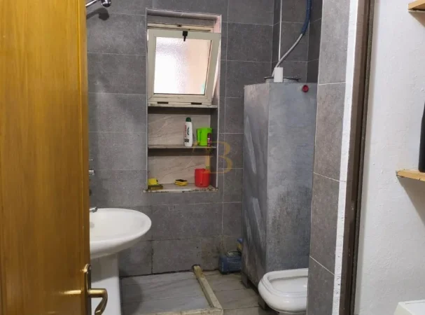 Tirane, jepet me qera apartament 1+1 Kati 4, 60 m² 500 € 