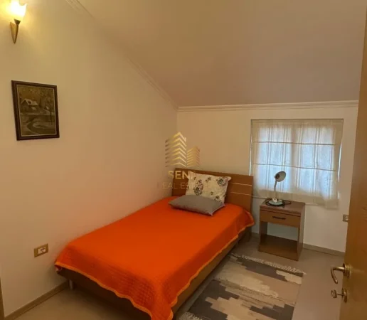 Tirane, jepet me qera apartament 3+1+Ballkon Kati 2, 144 m² 850 € (Komuna e Parisit)
