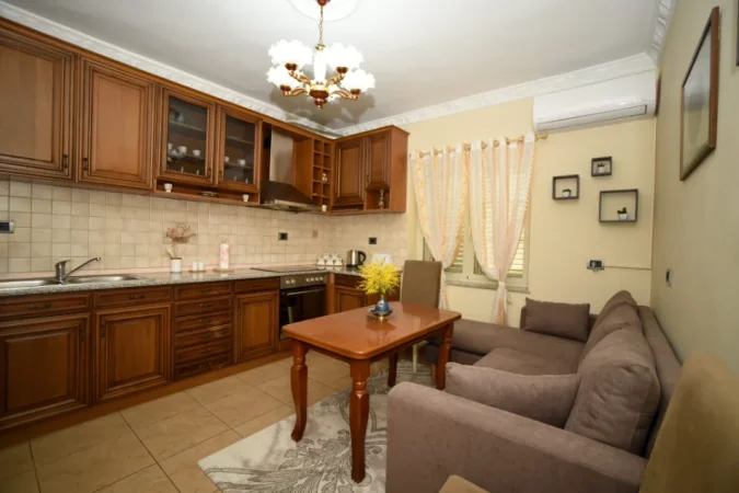 Tirane, jepet me qera apartament 2+1 Kati 2, 90 m² 650 € (RRUGA FORTUZI)
