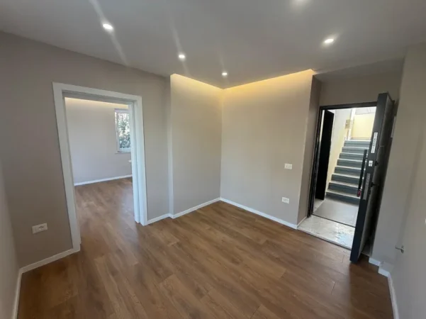 Tirane, jepet me qera apartament 1+1 Kati 2, 28 m² 400 € 