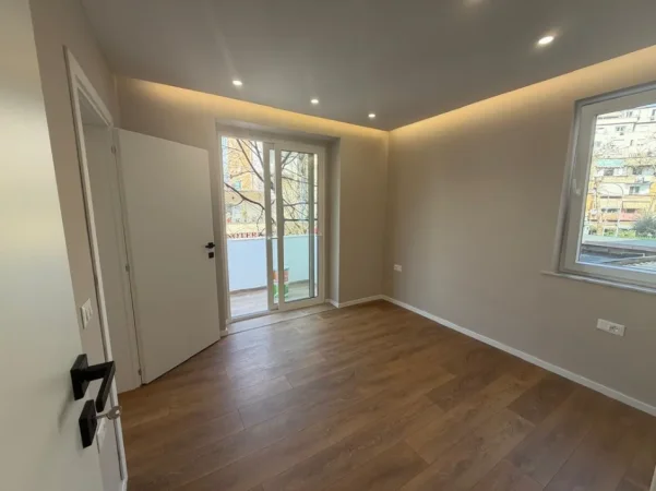 Tirane, jepet me qera apartament 1+1 Kati 2, 28 m² 400 € 