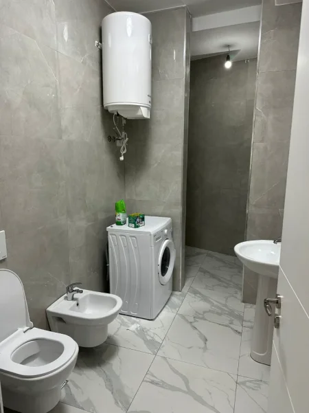 Tirane, jepet me qera apartament 2+1 Kati 4, 100 m² 600 € (URBAN GATE)