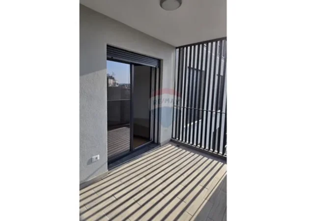 Tirane, jepet me qera apartament 2+1+Ballkon Kati 4, 90 m² 65.000 € (Don Bosko)