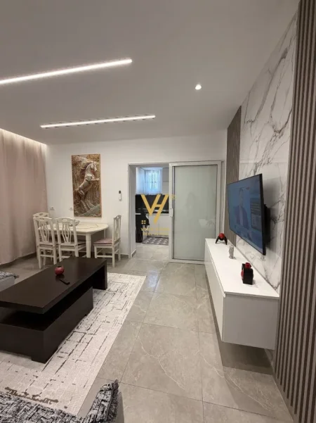 Tirane, jepet me qera apartament 1+1+Ballkon Kati 1, 65 m² 470 € (5 MAJI)