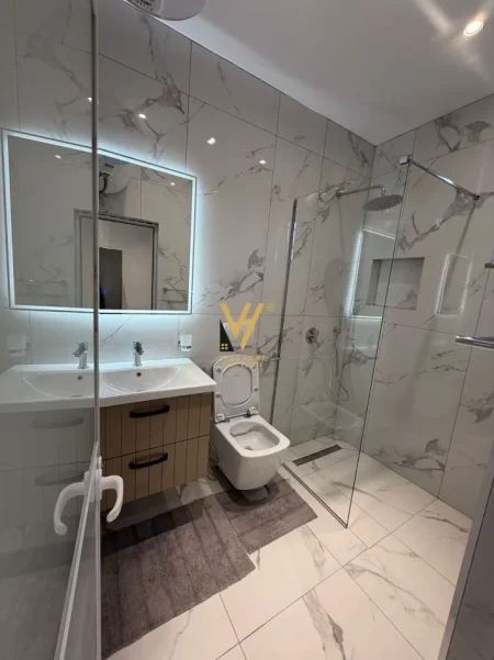 Tirane, jepet me qera apartament 1+1+Ballkon Kati 1, 65 m² 470 € (5 MAJI)