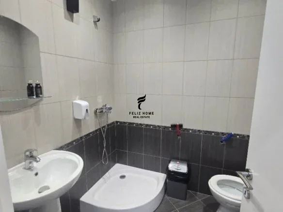 Tirane, jepet me qera zyre Kati 3, 140 m² 1.100 € (RRUGA KARL GEGA)