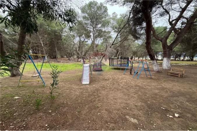 Vlore - Lungomare, shitet ambjent biznesi Kati 0, 1.400 m² 30.000 € (Rruga Sazani, Vlore)