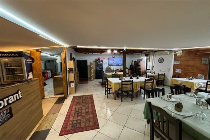 Vlore - Lungomare, shitet ambjent biznesi Kati 0, 1.400 m² 30.000 € (Rruga Sazani, Vlore)