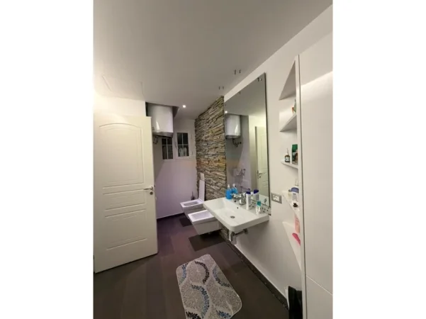 Tirane, shitet apartament 2+1 Kati 6, 112 m² 210.000 € (LAPRAKE)