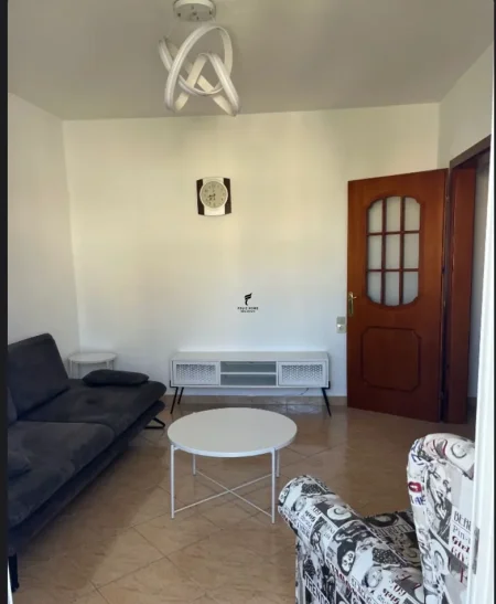 Tirane, jepet me qera apartament 1+1 Kati 4, 55 m² 450 € (XHAMLLIKU)