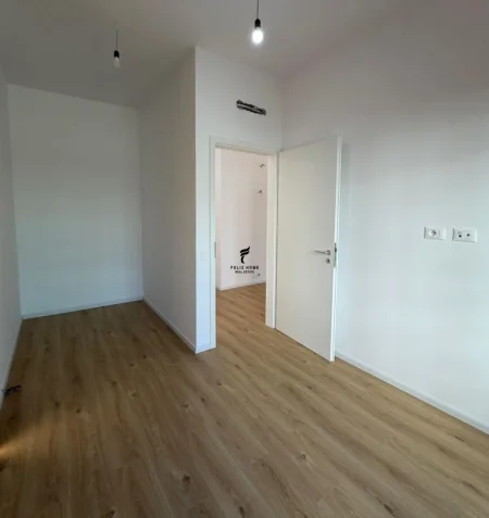 Tirane, jepet me qera zyre Kati 0, 60 m² 500 € (ALI DEMI)