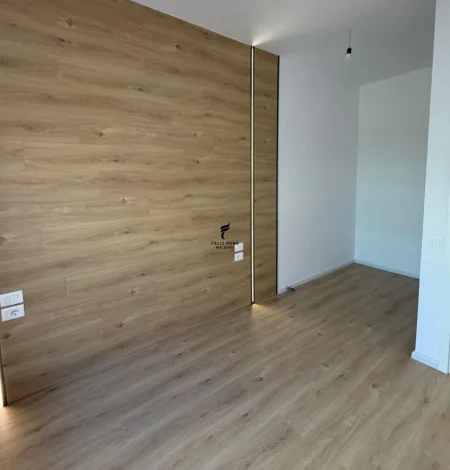 Tirane, jepet me qera zyre Kati 0, 60 m² 500 € (ALI DEMI)