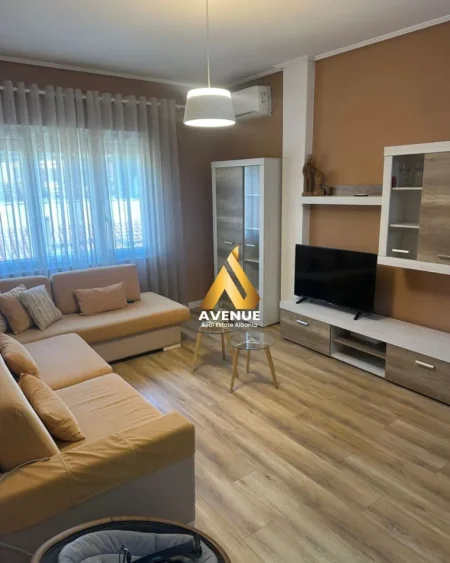 Tirane, jepet me qera apartament 2+1 Kati 4, 87 m² 700 € (liqeni artificial)