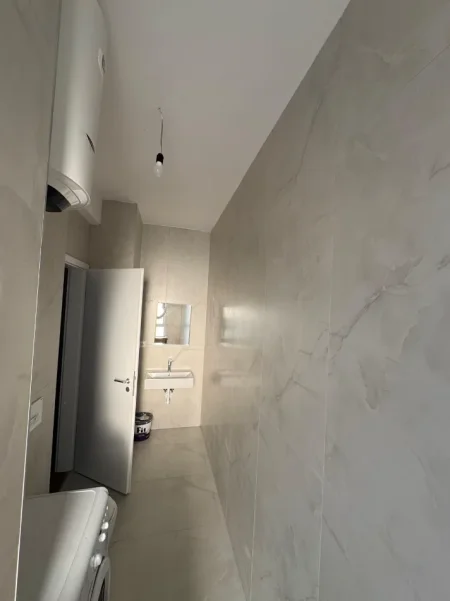 Tirane, jepet me qera apartament 1+1 , 55 m² 400 € (FRESK)