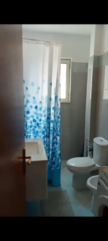 Vlore, jepet me qera apartament 1+1 Kati 5, 368 € 