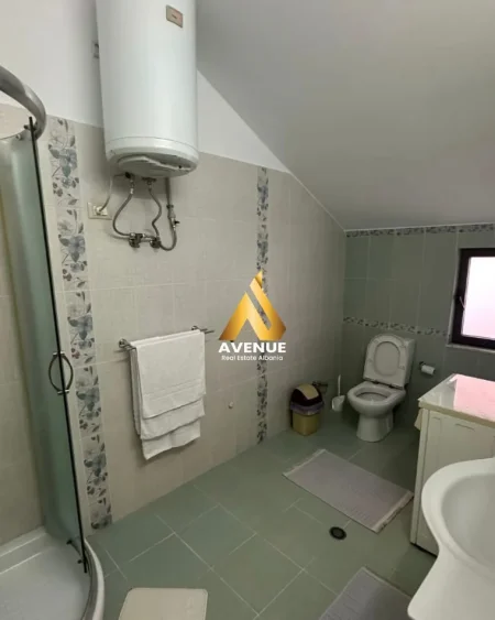 Tirane, jepet me qera apartament 3+1 Kati 2, 144 m² 850 € (kristal center)