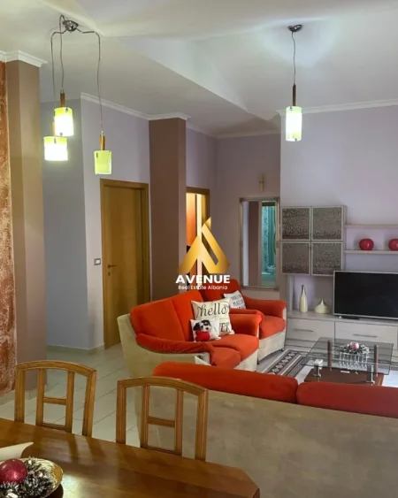 Tirane, jepet me qera apartament 3+1 Kati 2, 144 m² 850 € (kristal center)