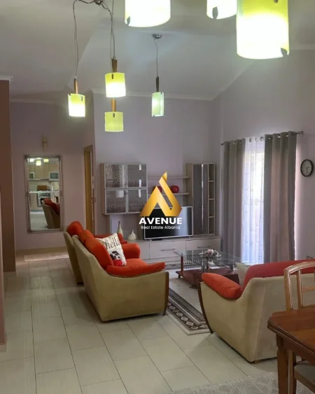 Tirane, jepet me qera apartament 3+1 Kati 2, 144 m² 850 € (kristal center)