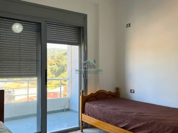 Vlore, jepet me qera apartament 2+1+Ballkon Kati 7, 90 m² 350 € (bishti kalldremit)
