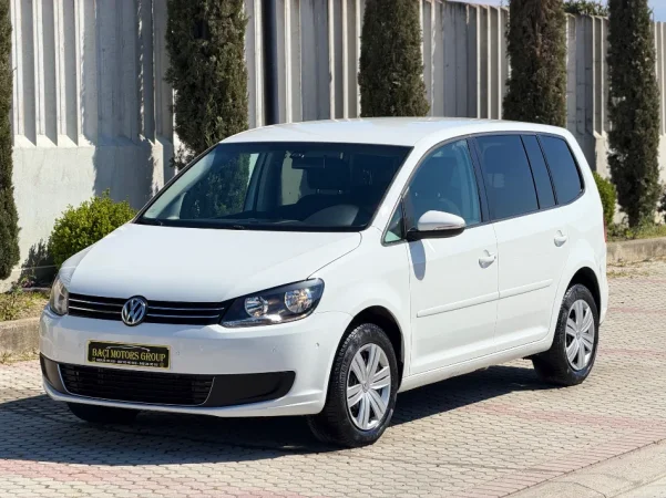 Durres, shitet makine VOLKSWAGEN TOURAN 2.0 Nafte, e bardhë automatik Klima