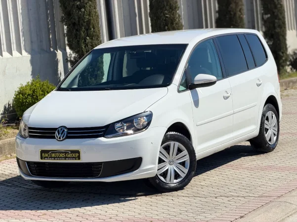 Durres, shitet makine VOLKSWAGEN TOURAN 2.0 Nafte, e bardhë automatik Klima