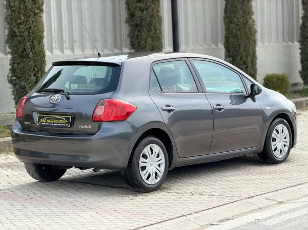 Durres, shitet makine TOYOTA AURIS 1.4 Nafte, gri e erret manuale Klima