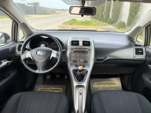 Durres, shitet makine TOYOTA AURIS 1.4 Nafte, gri e erret manuale Klima