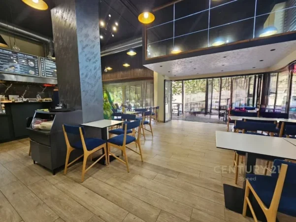 Tirane, shitet ambjent biznesi Kati 0, 150 m² 590.000 € (21 Dhjetori)