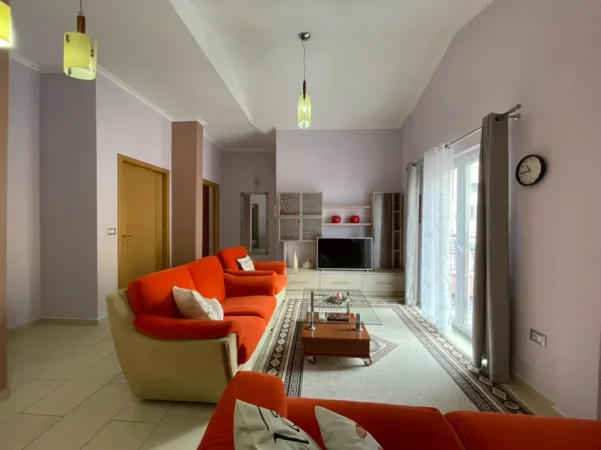 Tirane, jepet me qera apartament 3+1 Kati 2, 144 m² 850 € (Kristal Center.)