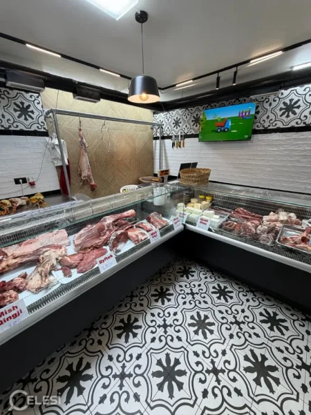 Tirane, jepet me qera ambjent biznesi Kati 0, 45 m² 1.500 € (FERIT XHAJKO)