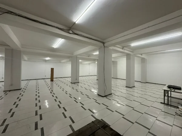 Tirane, jepet me qera magazine Kati -1, 300 m² 1.500 € (ASTIR)