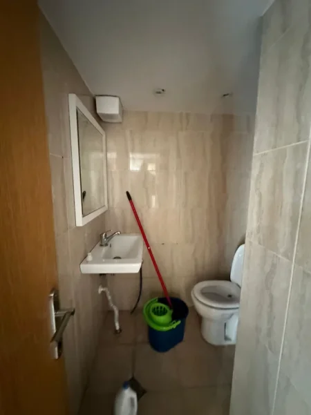 Tirane, jepet me qera magazine Kati -1, 300 m² 1.500 € (ASTIR)
