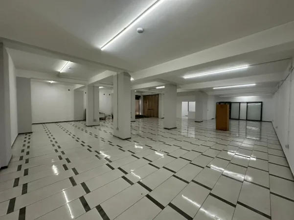 Tirane, jepet me qera magazine Kati -1, 300 m² 1.500 € (ASTIR)
