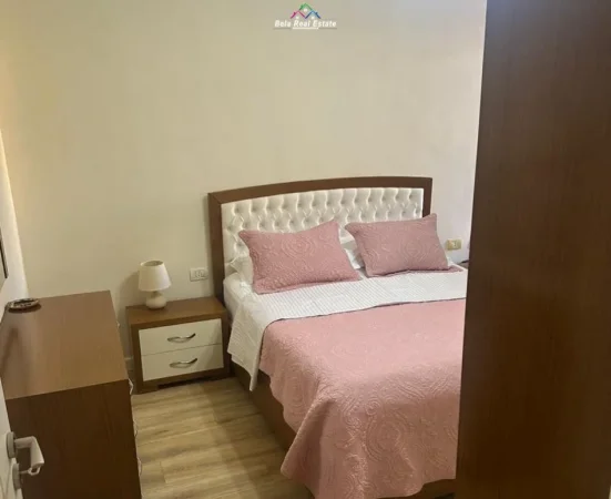 Tirane, jepet me qera apartament 1+1 Kati 4, 87 m² 700 € (Liqeni i thate)