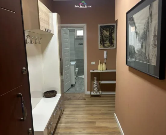 Tirane, jepet me qera apartament 1+1 Kati 4, 87 m² 700 € (Liqeni i thate)