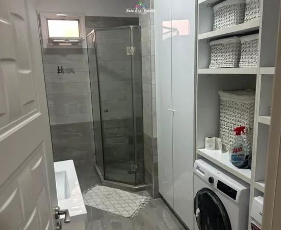 Tirane, jepet me qera apartament 1+1 Kati 4, 87 m² 700 € (Liqeni i thate)