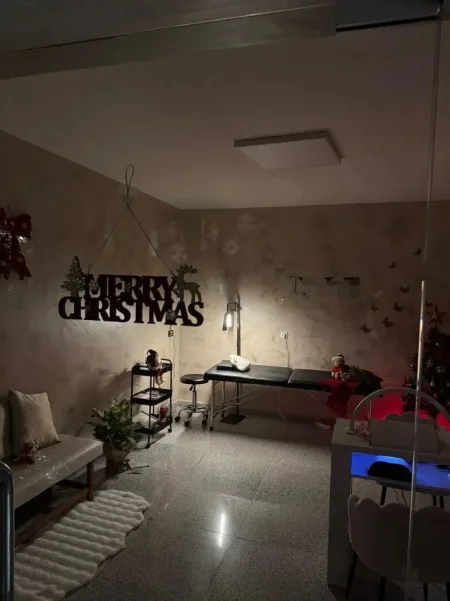 Tirane, jepet me qera ambjent biznesi Kati 0, 45 m² 600 € (21 DHJETORI)