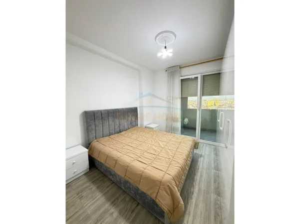 Tirane, jepet me qera apartament 1+1+Ballkon Kati 4, 65 m² 500 € (astir)