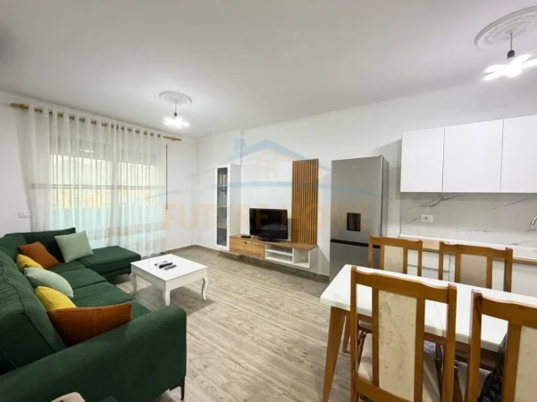 Tirane, jepet me qera apartament 1+1+Ballkon Kati 4, 65 m² 500 € (astir)