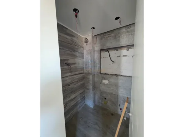 Tirane, shitet apartament 3+1 Kati 10, 129 m² 422.400 € (Ish Ekspozita)