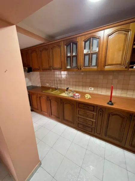 Tirane, jepet me qera apartament 1+1 Kati 5, 63 m² 450 € (RRUGA E DURRESIT)