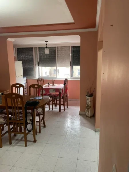 Tirane, jepet me qera apartament 1+1 Kati 5, 63 m² 450 € (RRUGA E DURRESIT)