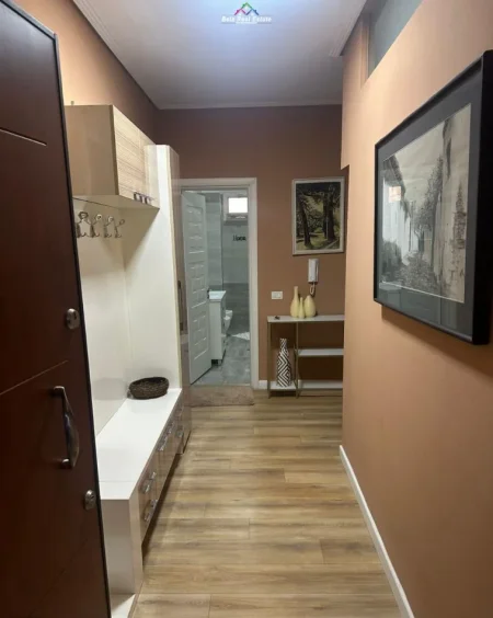 Tirane, jepet me qera apartament 2+1 Kati 4, 87 m² 700 € (liqeni i thate)